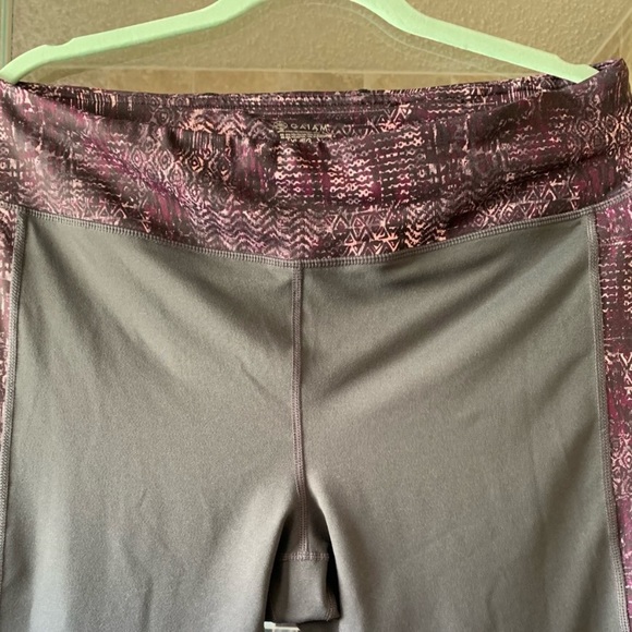 Gaiam - Activewear capri leggings - Picture 2 of 5